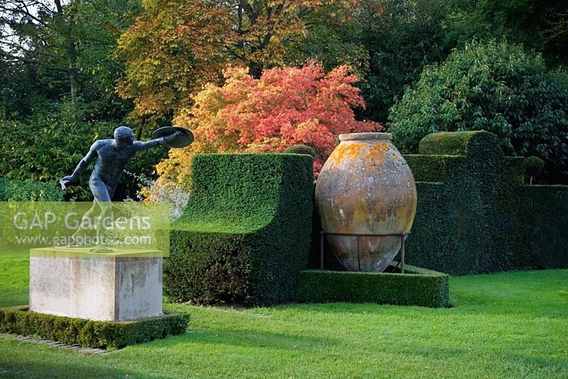 Bronze Borghese Gladiator, large Spanish sherry Jar and topiary, Highgrove Garden, October, 2007. 