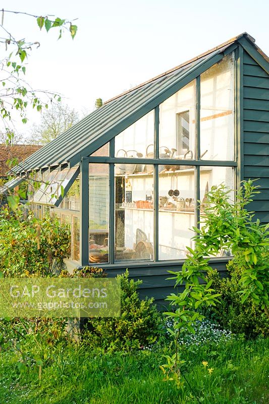 Back to back lean to greenhouse with garden shed behind - The Mill House, Little Sampford, Essex