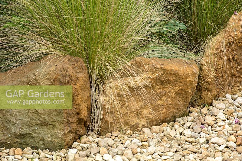Detail of border edge made of Cotswolds stone and gravel, Stipa tenuissima - ornamental grasses