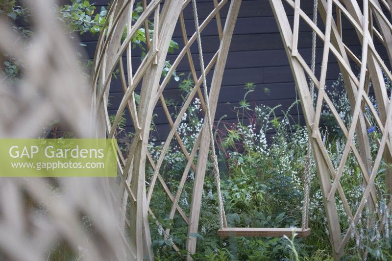 Swing seat in Geodesic Structure. Lattice-work structure for sitting made from bamboo, Phyllostachys edulis.