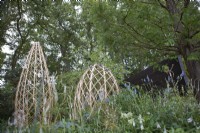 Guangzhou China: Guangzhou Garden. Designers: Peter Chmiel and Chin-Jung Chen. Geodesic Structure, lattice-work structures for sitting made from bamboo, Phyllostachys edulis. Best Show Garden award RHS Chelsea Flower Show 2021.