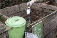Using hydrated lime to reduce the acidity of a compost heap