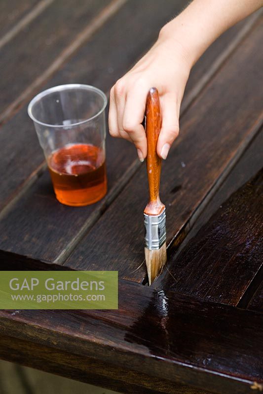 Treating wooden table with oil to protect it