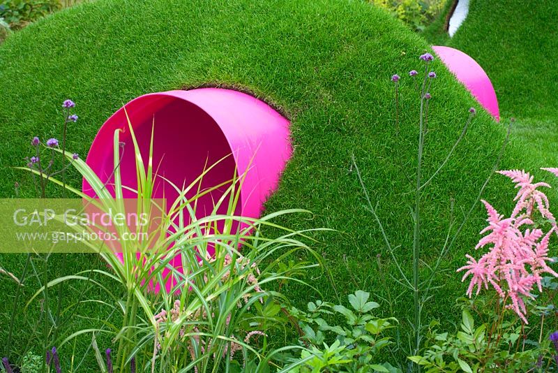 Pink childrens play tunnel - 'Childs Play', Hampton Court 2007 