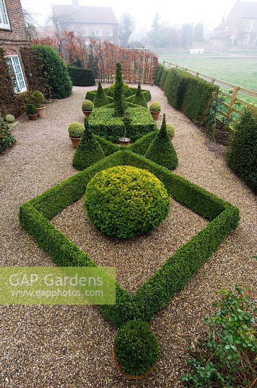 Formal parterre in front garden - Hatch End