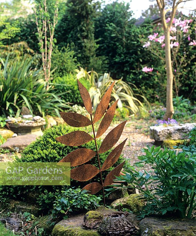 Rustic leaf sculpture by Peter M Clark, gravel garden - Charlotte Molesworth's garden, Kent