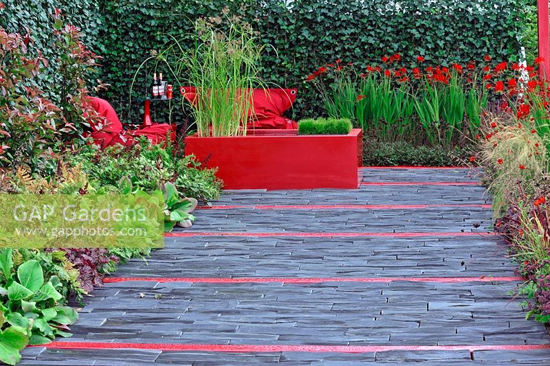 Blue Black Slate paving in contemporary garden. RHS Tatton park Flower show 2009