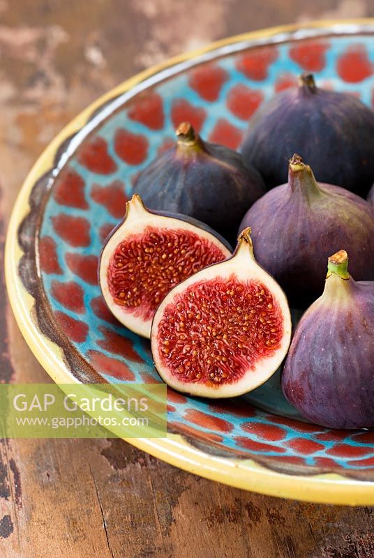 Bowl of figs on a table