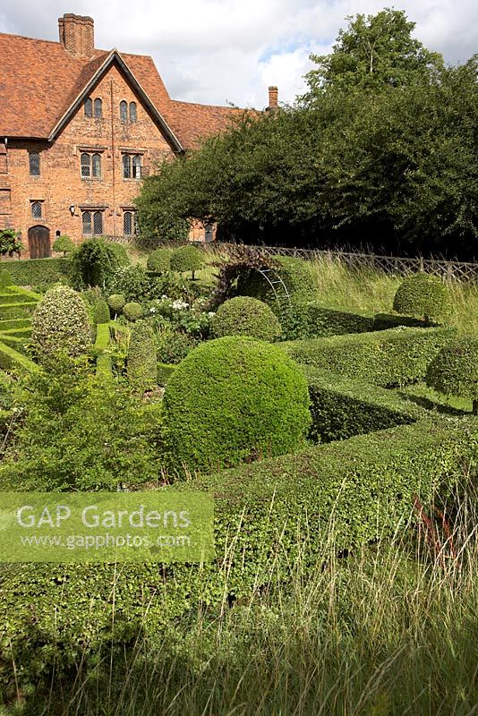 The Tudor Old Palace and Knot Garden at Hatfield House, where Elizabeth 1 spent much of her childhood. Garden contains Buxus - Box and Crataegus - Hawthorn topiary.