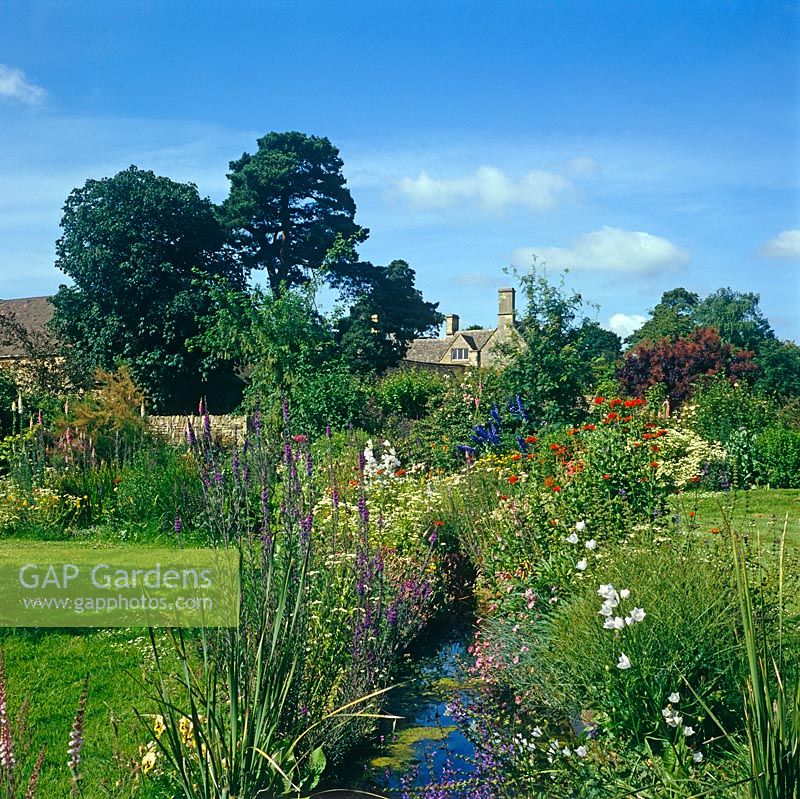 Informal country gardens - Shepards Close, Cotswolds