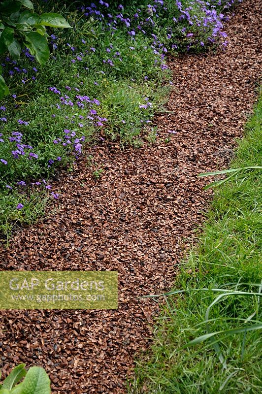 Pathway with cocoa shells