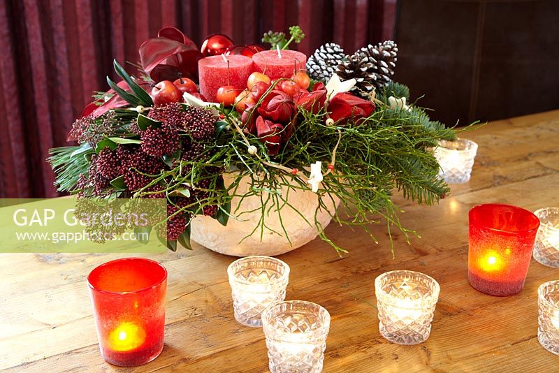Christmas arrangement - Hedera helix arborescens, Pinus strobus and Simmia japonica,  with tea lights