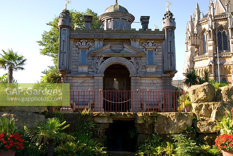 Oberon's Palace, a copy in oak of an Inigo Jones' design for a royal masque performed in Whitehall in 1611, recreated in the Collector Earl's Garden, designed by Julian and Isabel Bannerman. It sits atop a rockwork mountain and is surrounded by strongly architectural planting including palms, fatsias and cordylines. 
