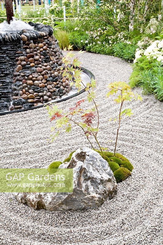 Japanese garden with swept gravel