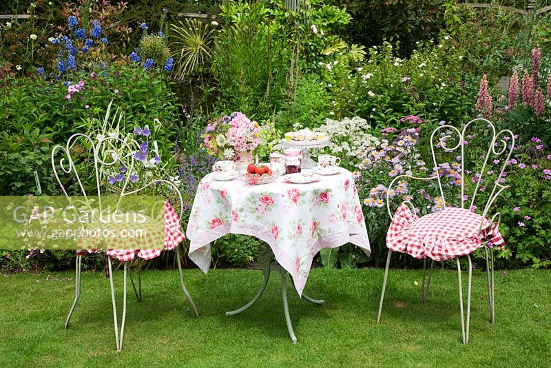 Pretty table set for tea - Garden Neighbours