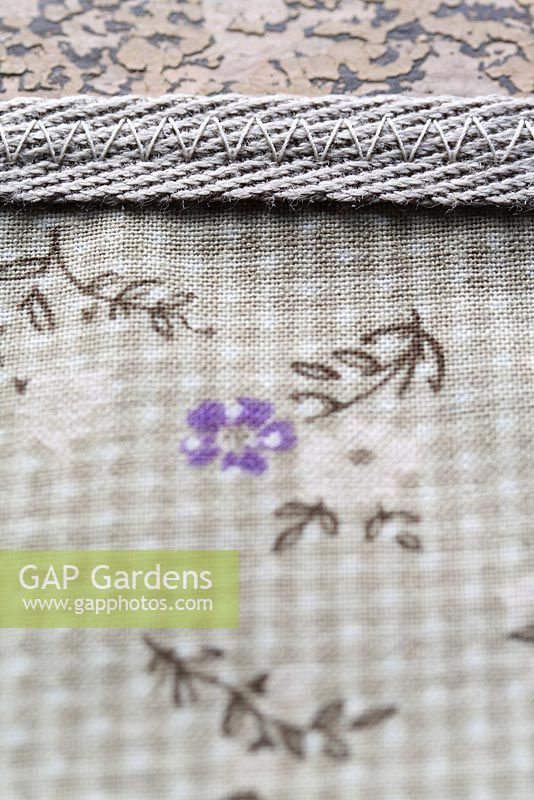 Step by step of making garden bunting - Detail of zigzag stitch after sewing on a machine