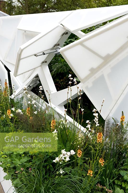 Digital Capabilities garden - RHS Chelsea Flower Show 2013. White panels operated using twitter 