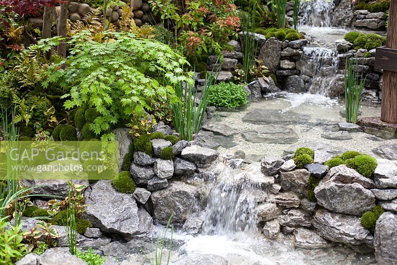 An Alcove - Tokanoma Garden with waterfall 