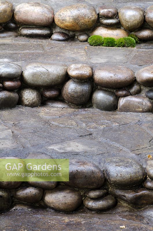 Detail of pebble edging on steps - An Alcove - Tokonoma Garden