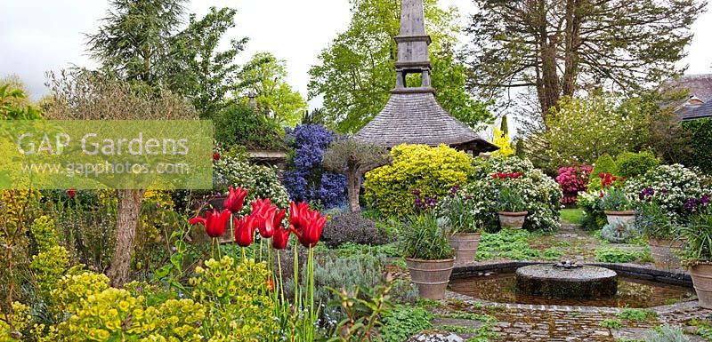 The Terrace and Oak Pavilion, Highgrove Garden, May 2014.