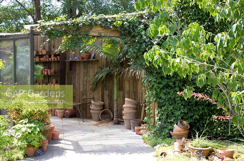 Phileas, Designers: Armel Ropert, Laure Lemetayer, Anais Leveneur, Karen Geffray, Benoit Coquillard and Thibault Baudet, Festival International des Jardins 2015, Domaine de Chaumont sur Loire, France, terracotta pots, old shed