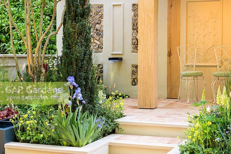 A Suffolk Retreat. An Arts and Crafts inspired garden made from local Suffolk artisinal crafts. Sponsor: The Pro Corda Trust. Designer: Freddy Whyte. RHS Chelsea Flower Show, 2016.