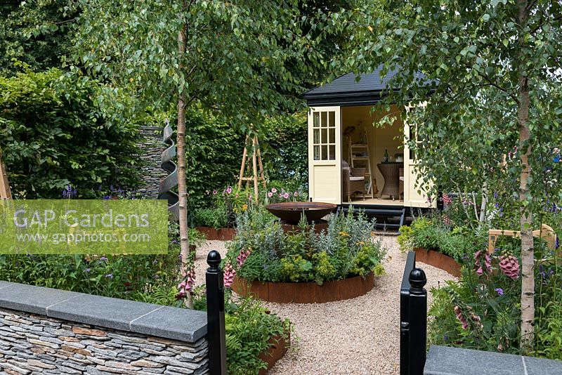 A Summer Retreat designed by Laura Arison and Amanda Waring. RHS Hampton Court Flower Show 2016