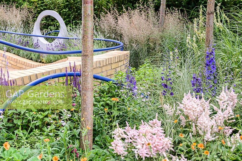 The Abbeyfield Society: a Breath of Fresh Air, RHS Hampton Court Palace Flower Show 2016. Design: Rae Wilkinson