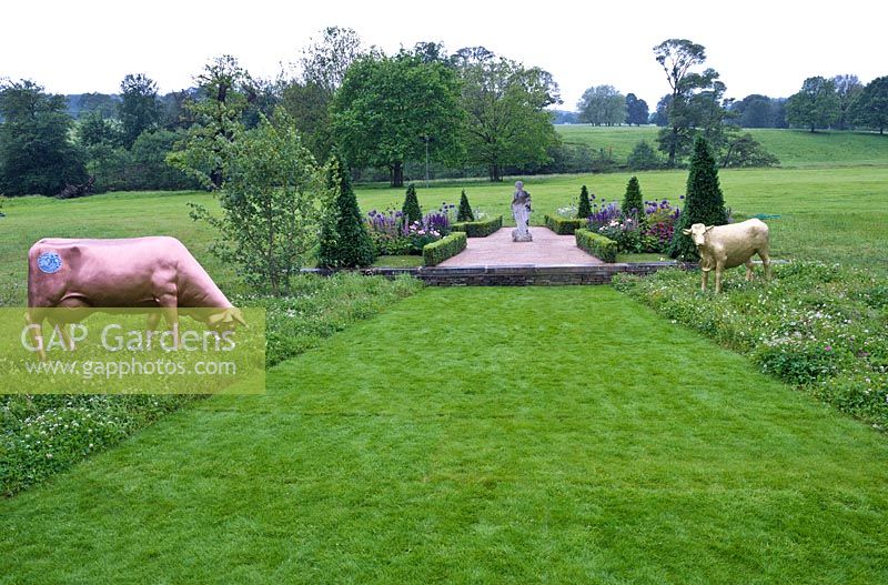 The Experience Peak District and Derbyshire Garden at RHS Chatsworth Flower Show 2017. Designer: Lee Bestall