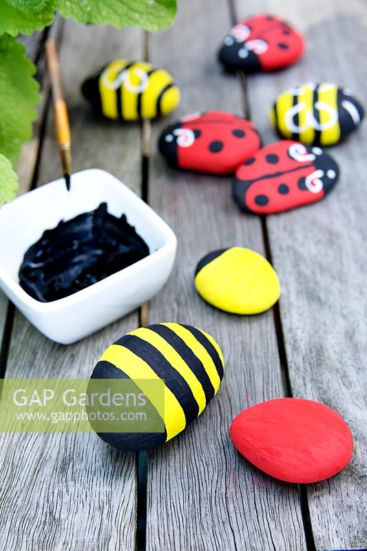 Garden craft making painted Bumble bees and Ladybirds with stones. Paint black stripes on to the body of the Bumble bee