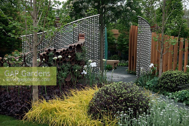 The SeeAbility Garden, Exhibitor: SeeAbility and Coutts, Designer: Darren Hawkes. Silver Gilt Medal