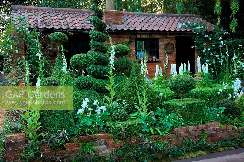 RHS Chelsea Flower Show 2014 - The Topiarist's Garden. Designer Marylyn Abbott. Artisan Garden