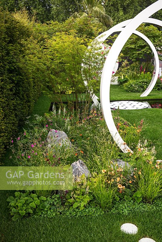 The Breast Cancer Now Garden: Through the Microscope at the RHS Chelsea Flower Show 2017. Designer: Ruth Willmott. Awarded a Silver Gilt Medal. The B