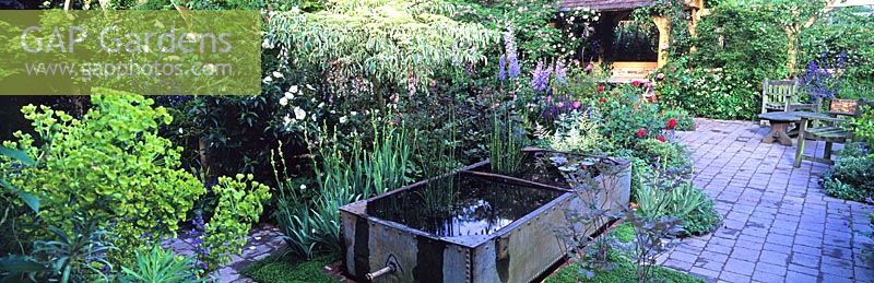 'Garden Open' by Roger Platts Garden Design & Nursery.Chelsea Flower Show 2002