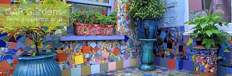 Mosaic decoration in urban garden Mosaic planters in garden of Kaffe Fassett, Design by Kaffe Fassett.
