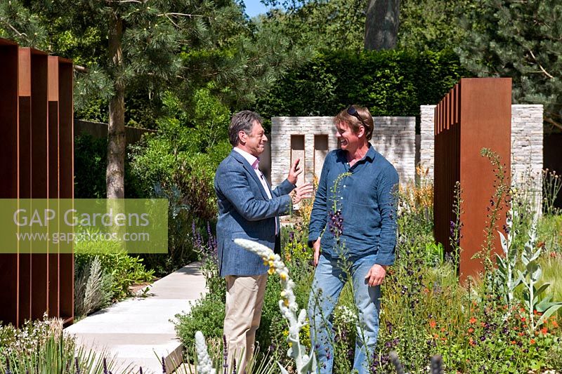 RHS Chelsea Flower Show 2010 Best in Show winner Andy Sturgeon with Alan Titchmarsh in The Daily Telegraph Garden
