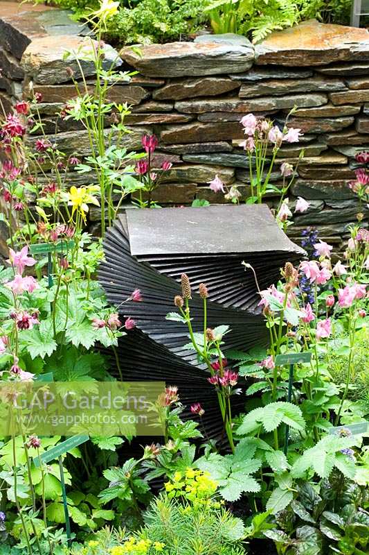 Chelsea Flower Show 2006, London, UK. 'A Cornish Oasis' ( des. Pickard Shool of Garden Design 2005 graduates ) slate sculpture