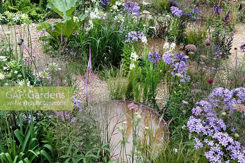 Hampton Court Flower Show 2016. 'All the World's a stage' garden designed by Lunaria Landscapes