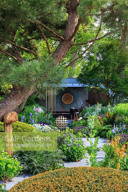 The Morgan Stanley Garden Designer:  Chris Beardshaw - Sponsor: Morgan Stanley
Overview of garden with view to relaxation pod under Pinus 
