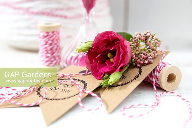 Valentine gift tags with post of Lisianthus and Calluna flowers