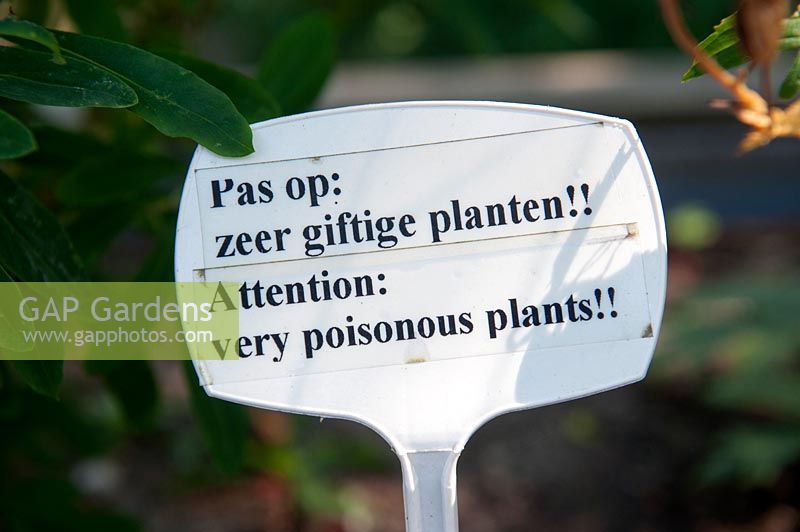 Warning sign: Pas op: Zeer giftige planten. Attention: Very poisonous plants.