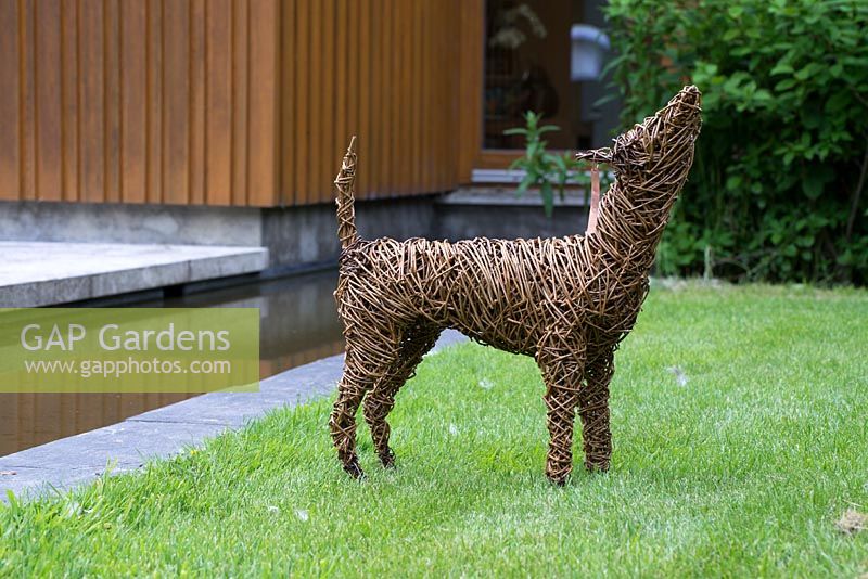 Willow Terrier sculpture by Helen Colletta. Wakelins Willow, Suffolk