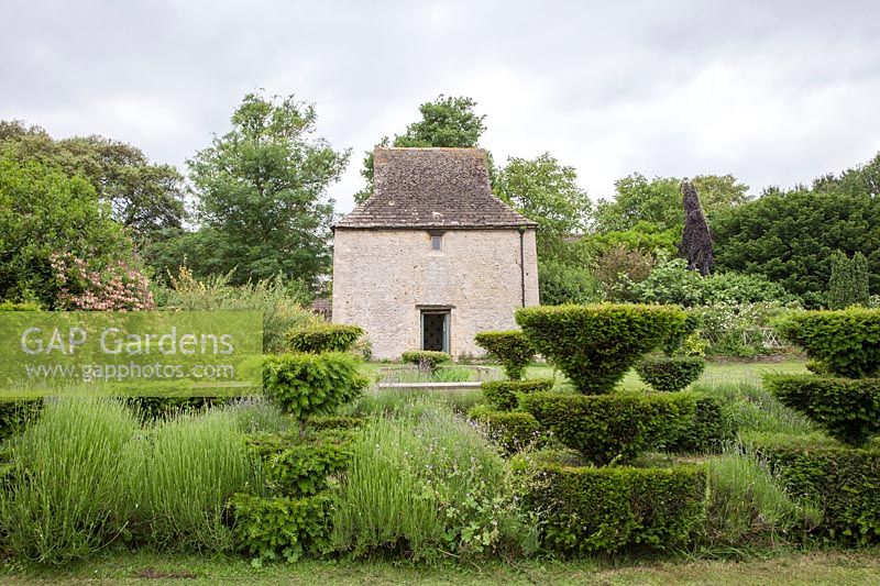 Reconstructed, medieval-garden at The Prebendal Manor 