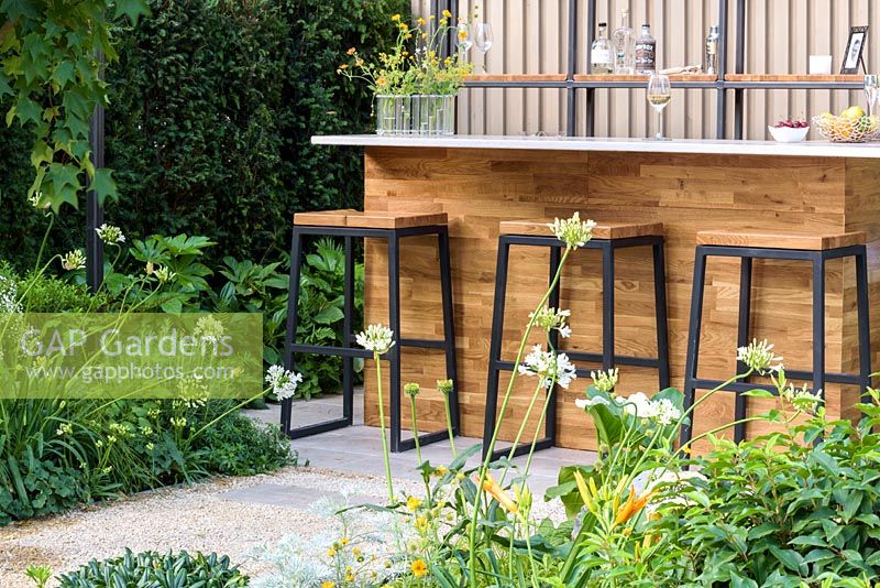 The Landform Garden Bar, Sponsored by Landform Consultants, RHS Hampton Court Flower Show, 2018. 