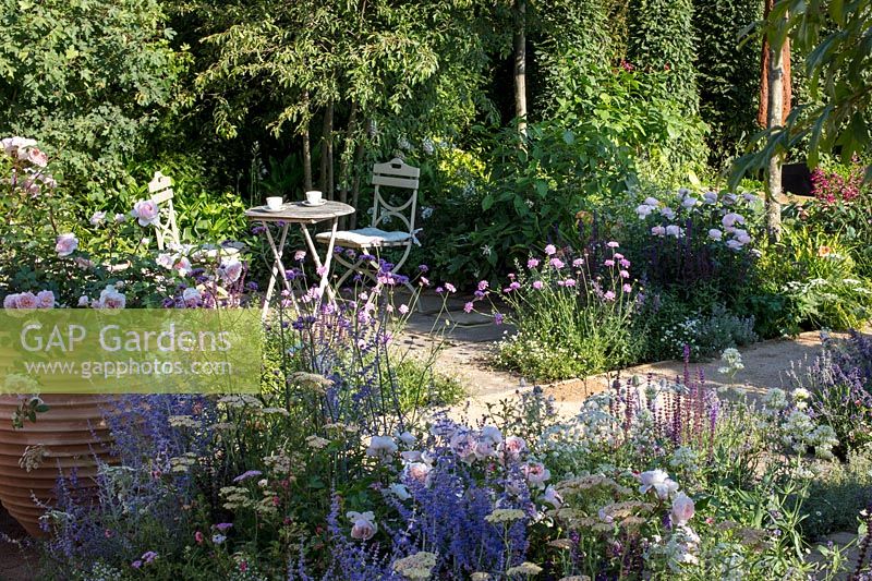 'Best of Both Worlds' garden, Sponsored by BALI, RHS Hampton Court Flower Show, 2018.