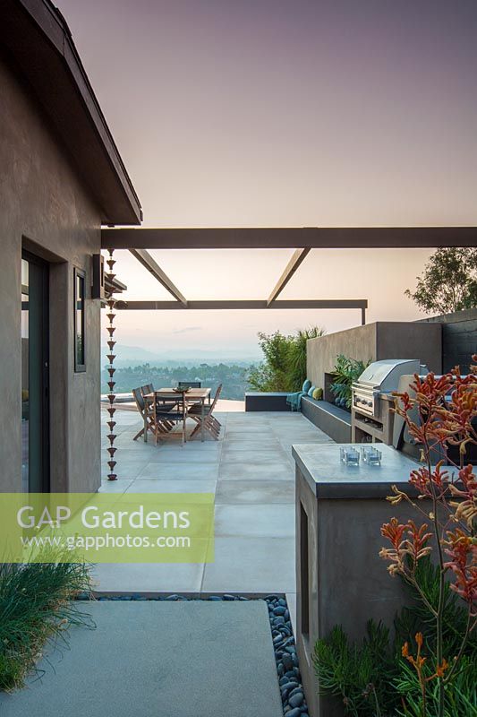 Modern garden designed by Deborah Carl, San Diego, USA, July.