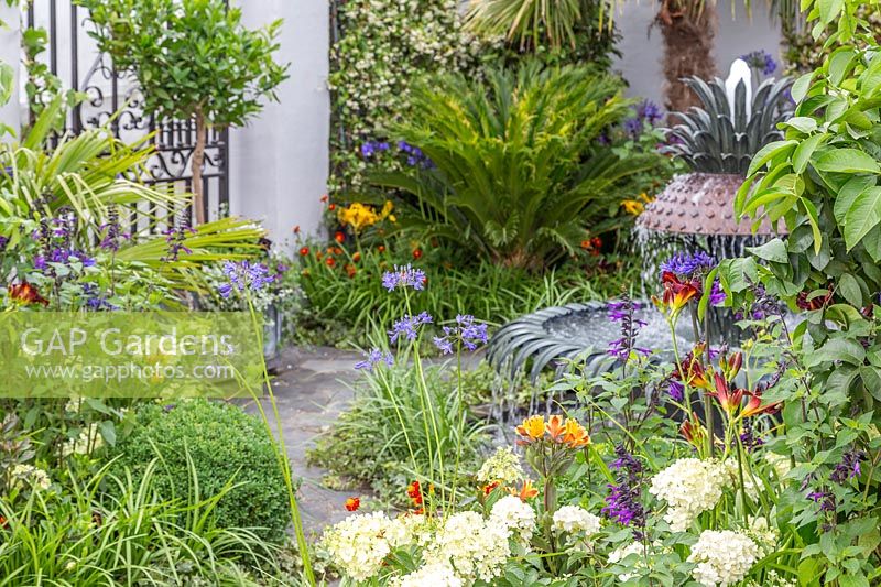 Decorative water fountain. Great Gardens of the USA, The Charleston Garden, RHS Hampton Court Palace Flower Show, 2017 Design: Sadie May Studios Ltd. 