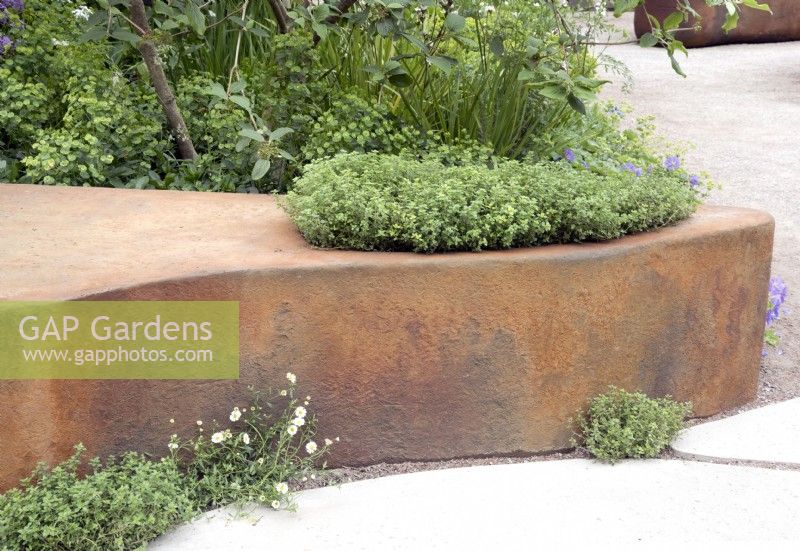 Sculpted metal seat with integrated planting