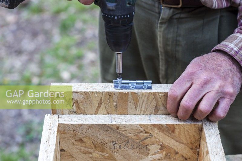 Fixing the door of the ladybird hotel - Step by step How to make a ladybird hotel Story