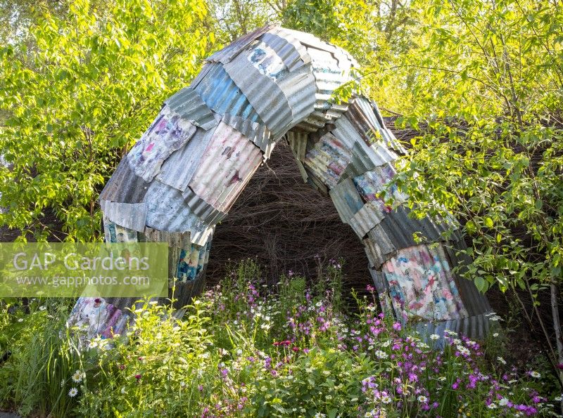 Catriona Robertson - Gigantic Worms sculpture - mixed perennial planting Silene dioica, Leucanthemum vulgare, Cirsium rivulare 'Atropurpureum' and Corylus avellana trees